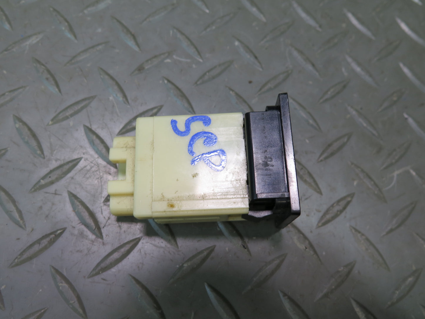 02-10 Lexus Z40 SC430 Trunk Lid Release Fuel Door Lock Unlock Button Switch OEM