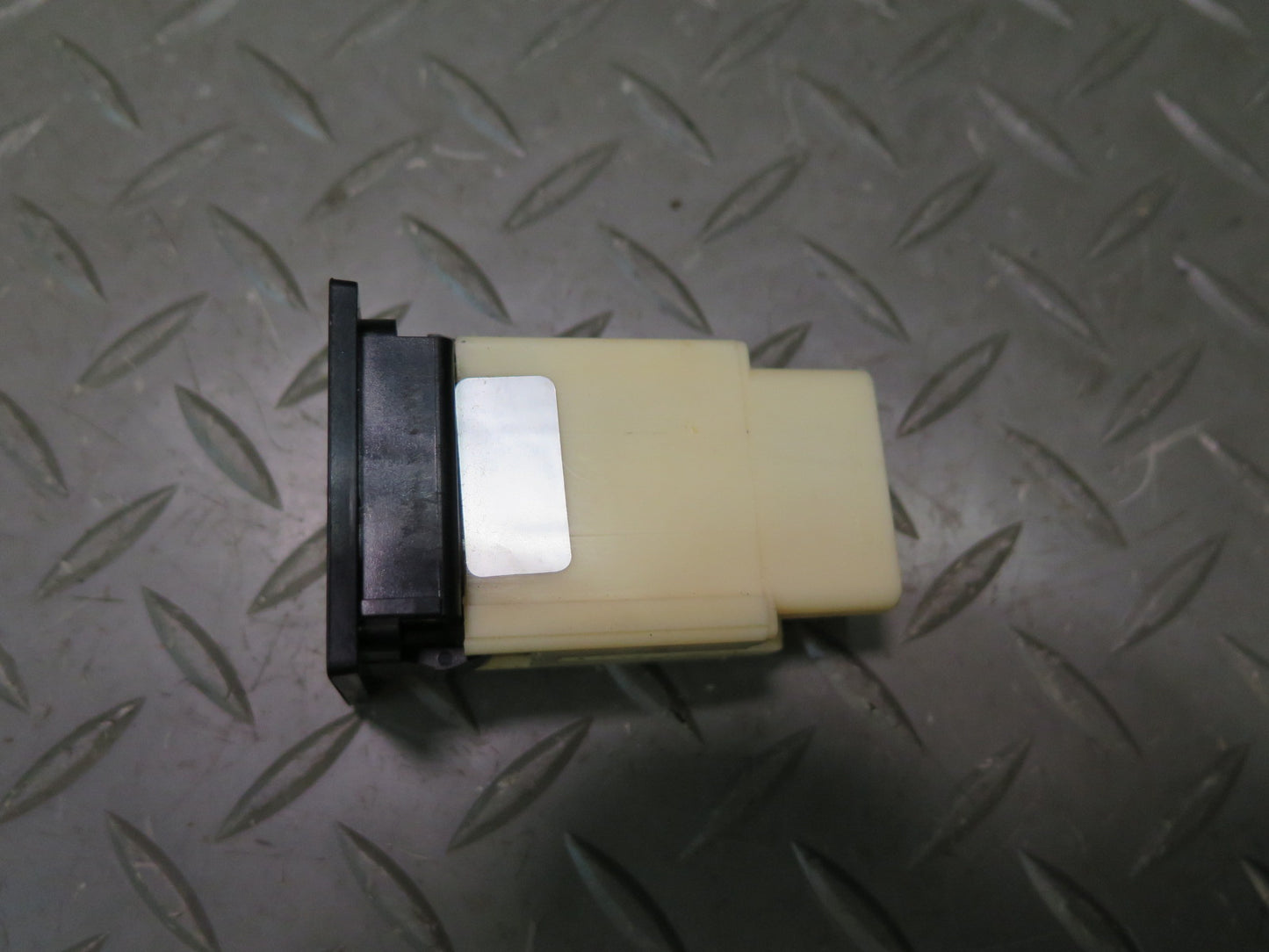 02-10 Lexus Z40 SC430 Trunk Lid Release Fuel Door Lock Unlock Button Switch OEM