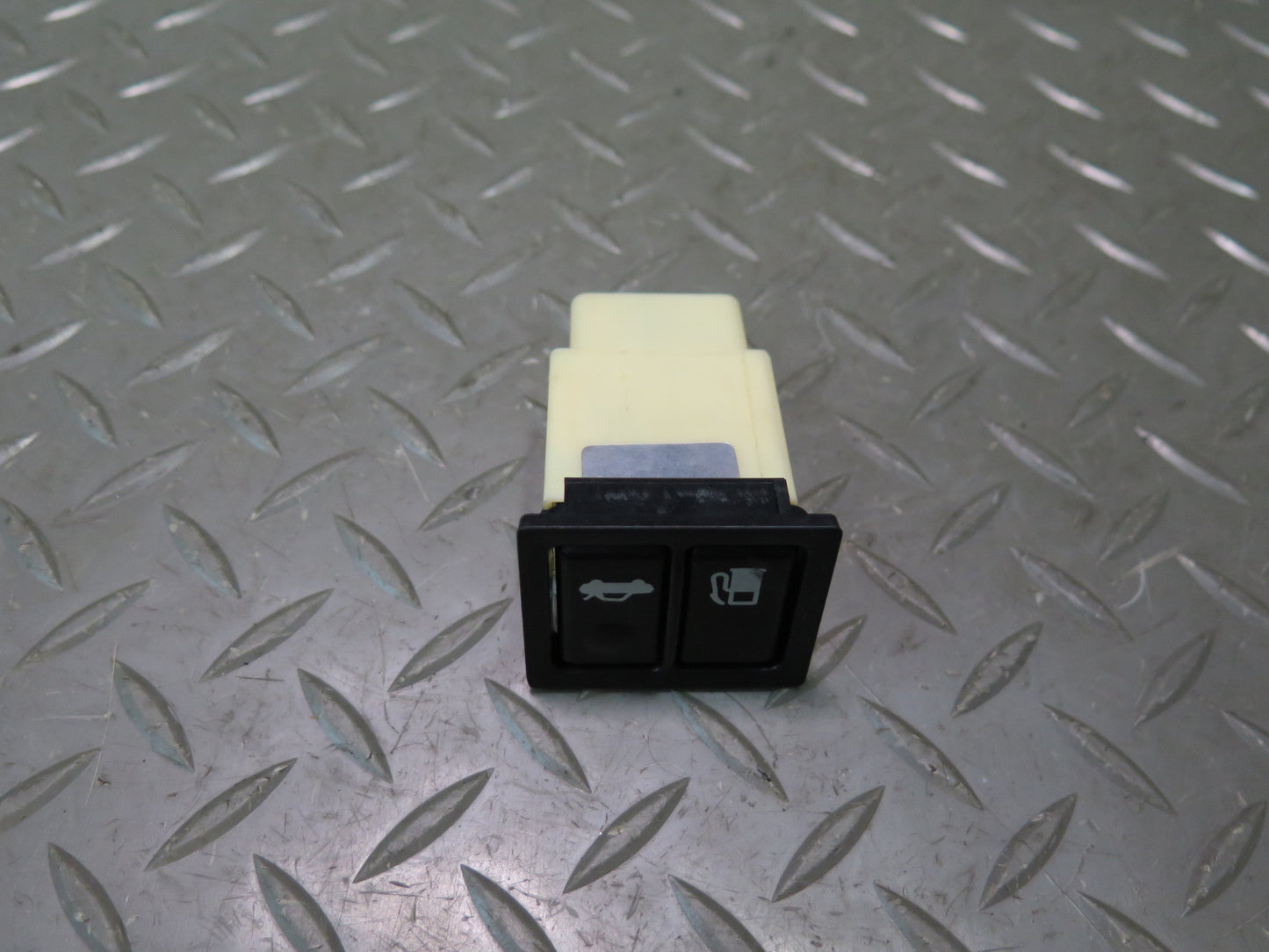 02-10 Lexus Z40 SC430 Trunk Lid Release Fuel Door Lock Unlock Button Switch OEM