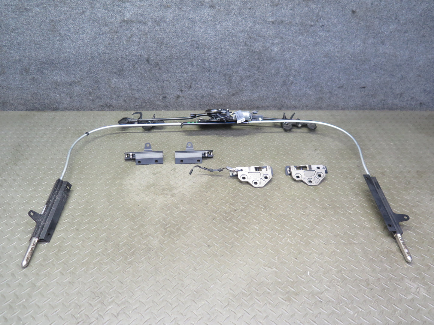 07-13 BMW E93 335i Convertible TOP Roof Lock Latch Motor Striker Assembly OEM
