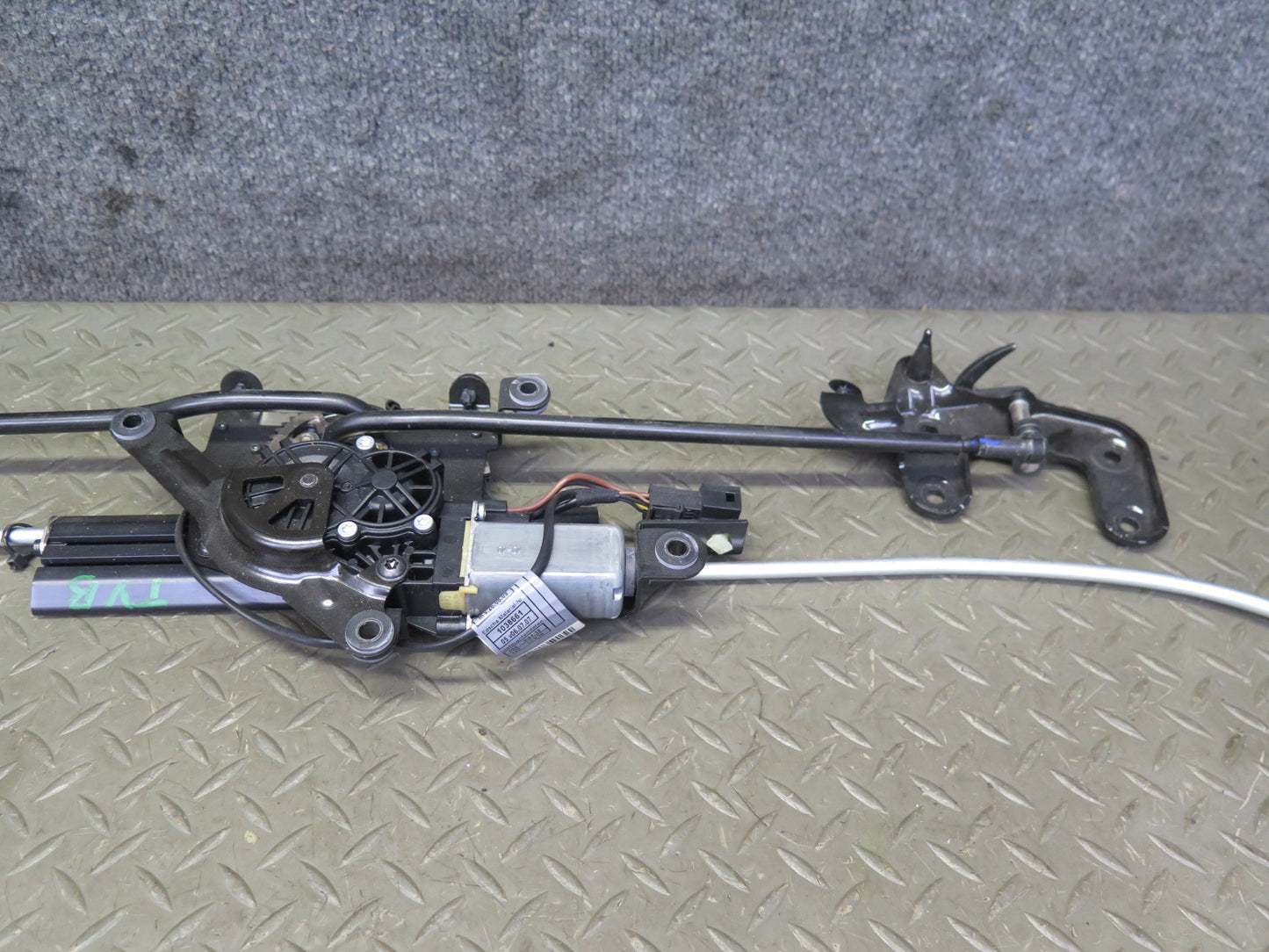 07-13 BMW E93 335i Convertible TOP Roof Lock Latch Motor Striker Assembly OEM