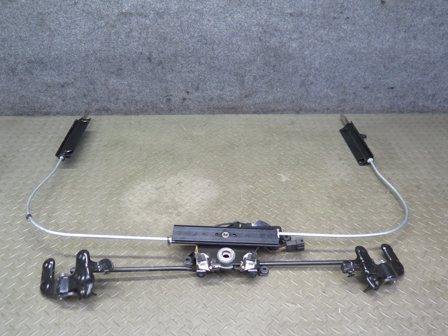 07-13 BMW E93 335i Convertible TOP Roof Lock Latch Motor Striker Assembly OEM