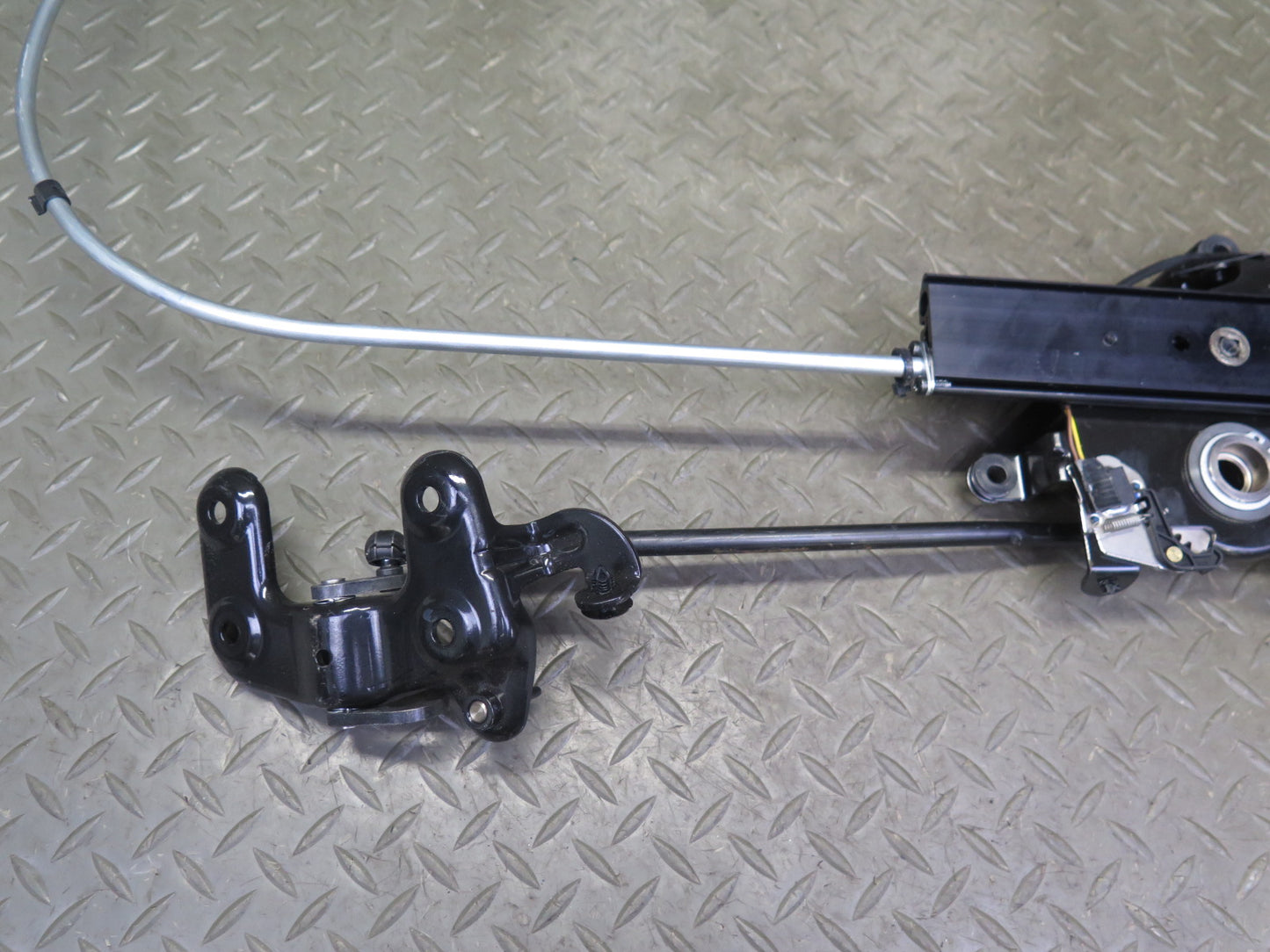 07-13 BMW E93 335i Convertible TOP Roof Lock Latch Motor Striker Assembly OEM