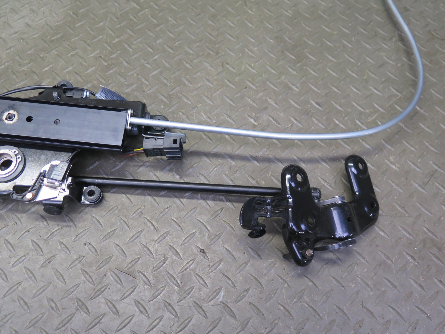 07-13 BMW E93 335i Convertible TOP Roof Lock Latch Motor Striker Assembly OEM