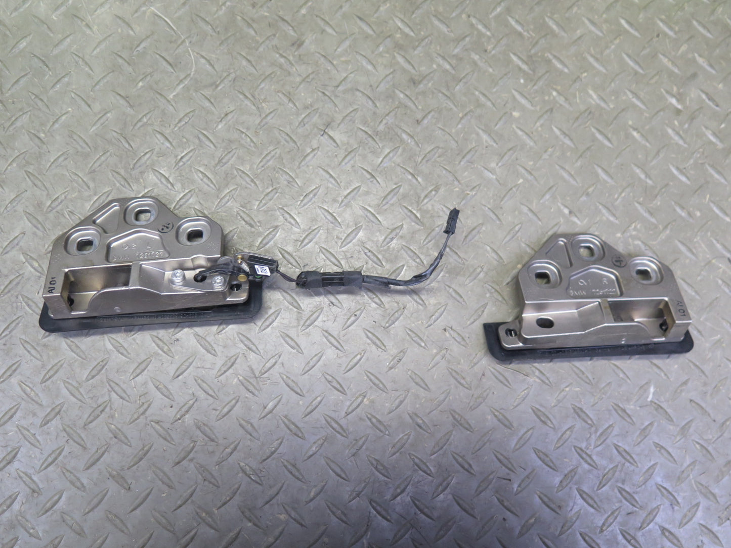 07-13 BMW E93 335i Convertible TOP Roof Lock Latch Motor Striker Assembly OEM