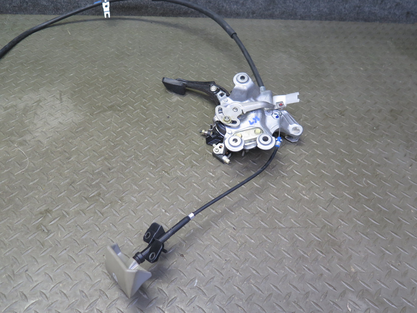 01-06 Lexus LS430 Emergency Parking Brake Pedal w Release Handle & Cable OEM