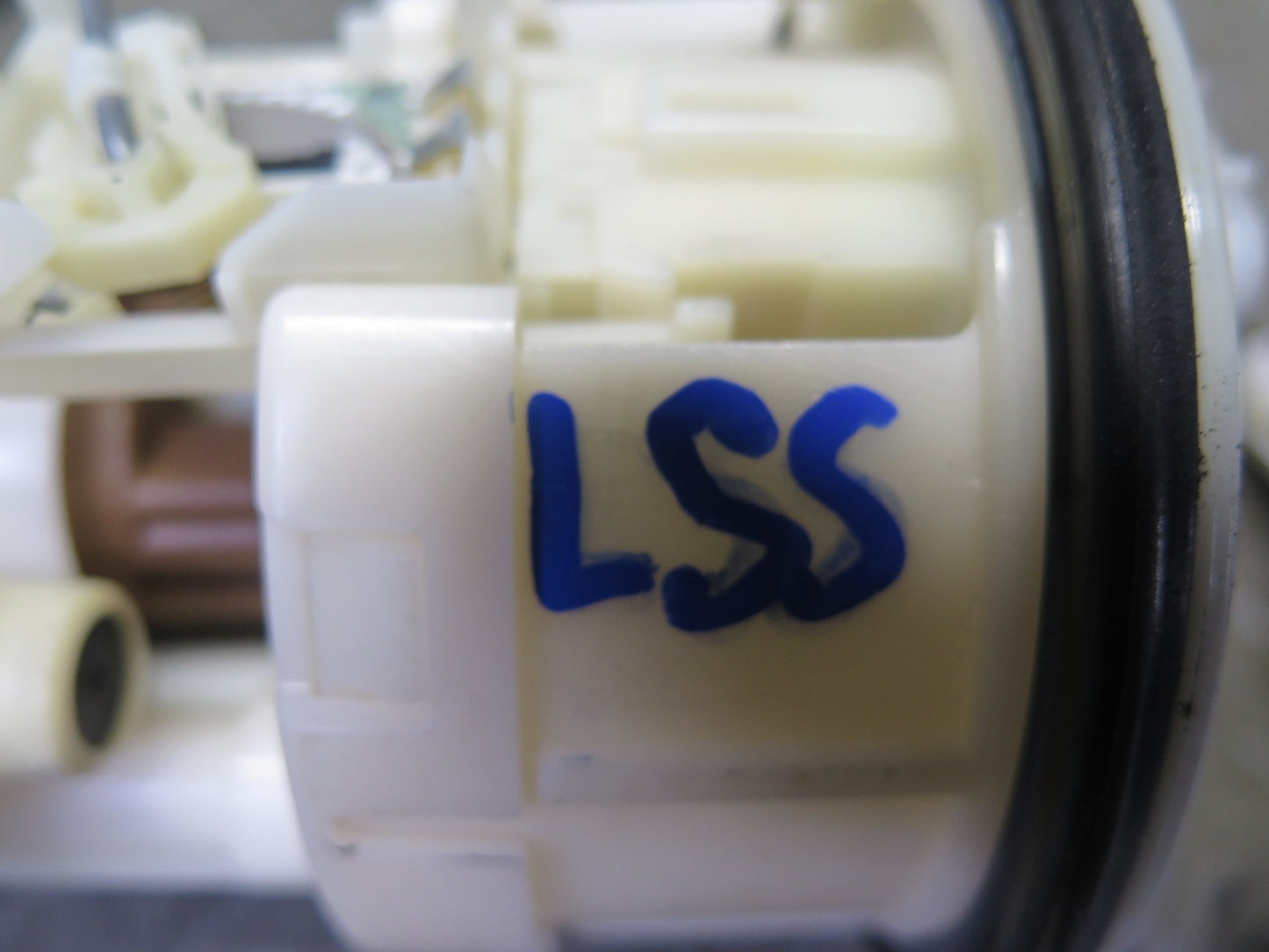 04-06 Lexus UCF30L LS430 Fuel Pump w Level Sensor Sending Unit Set OEM