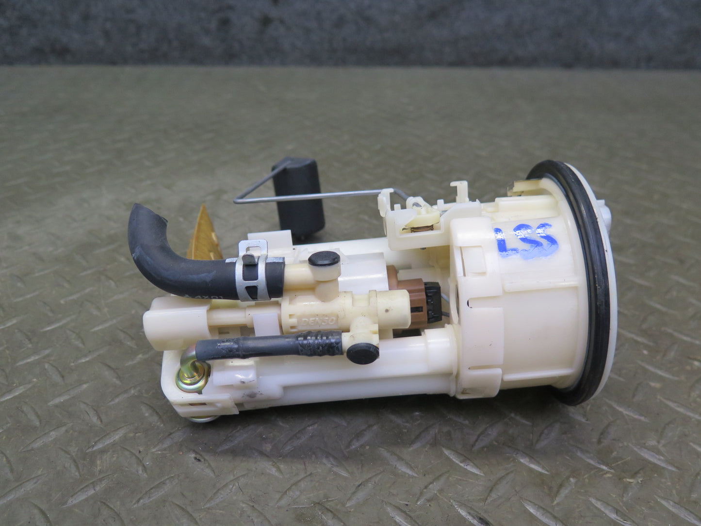 04-06 Lexus UCF30L LS430 Fuel Pump w Level Sensor Sending Unit Set OEM