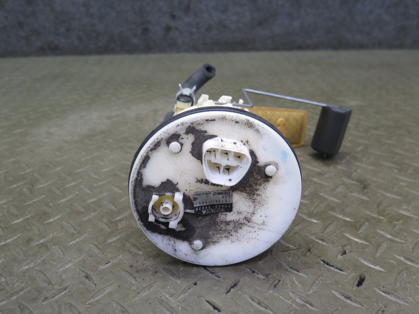 04-06 Lexus UCF30L LS430 Fuel Pump w Level Sensor Sending Unit Set OEM