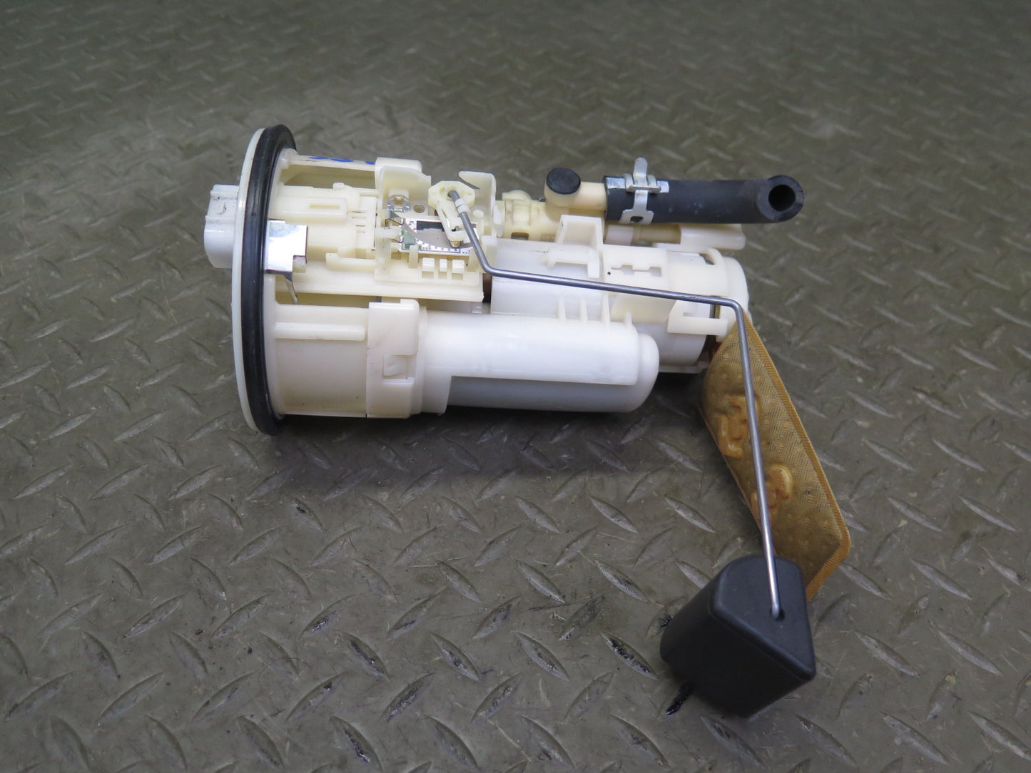 04-06 Lexus UCF30L LS430 Fuel Pump w Level Sensor Sending Unit Set OEM