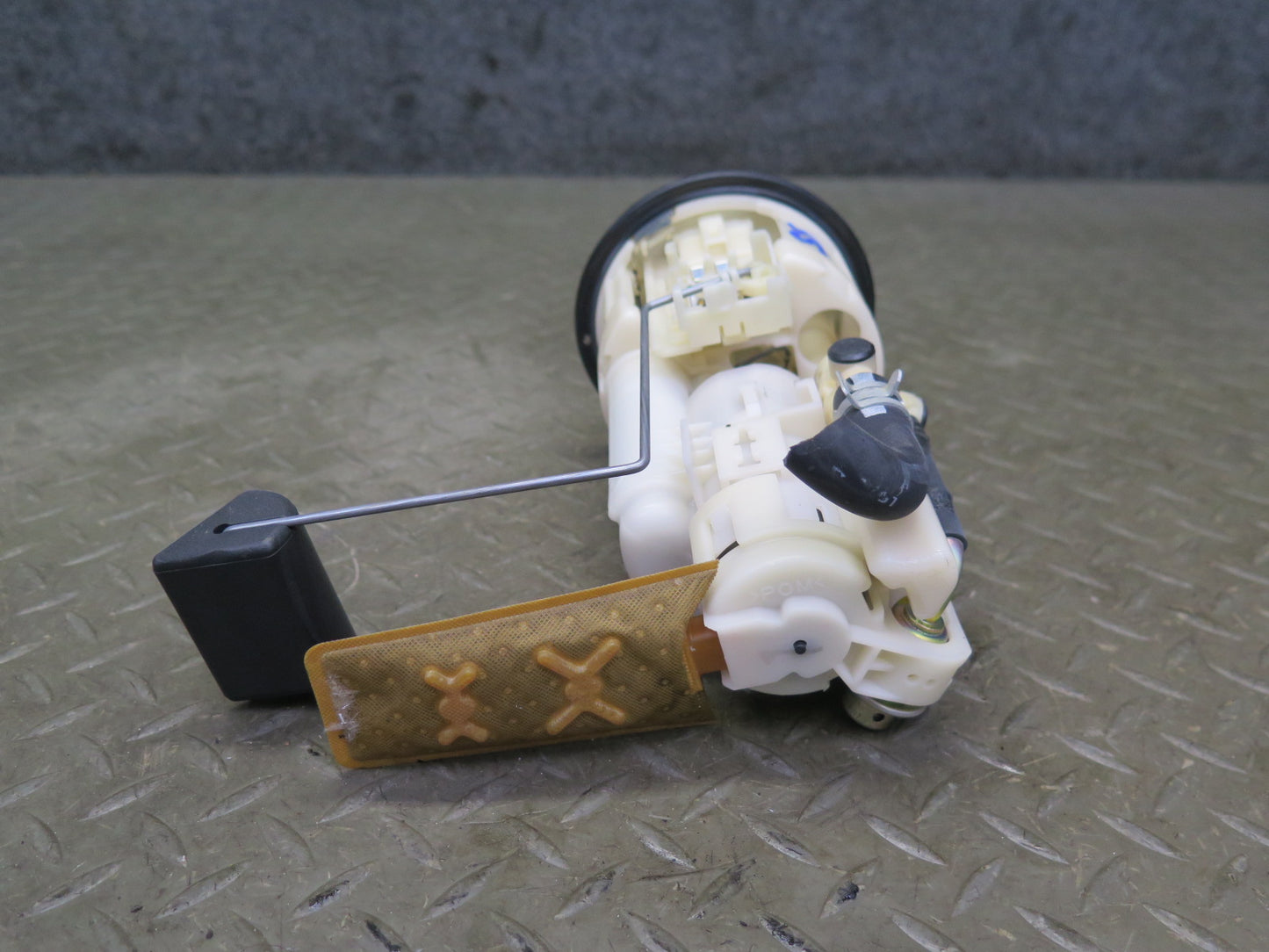 04-06 Lexus UCF30L LS430 Fuel Pump w Level Sensor Sending Unit Set OEM