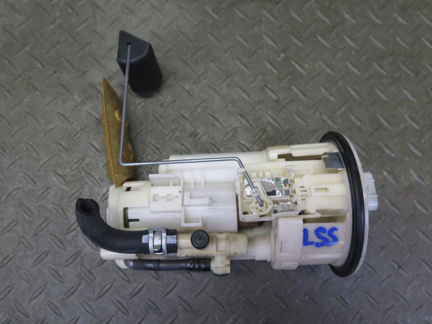 04-06 Lexus UCF30L LS430 Fuel Pump w Level Sensor Sending Unit Set OEM