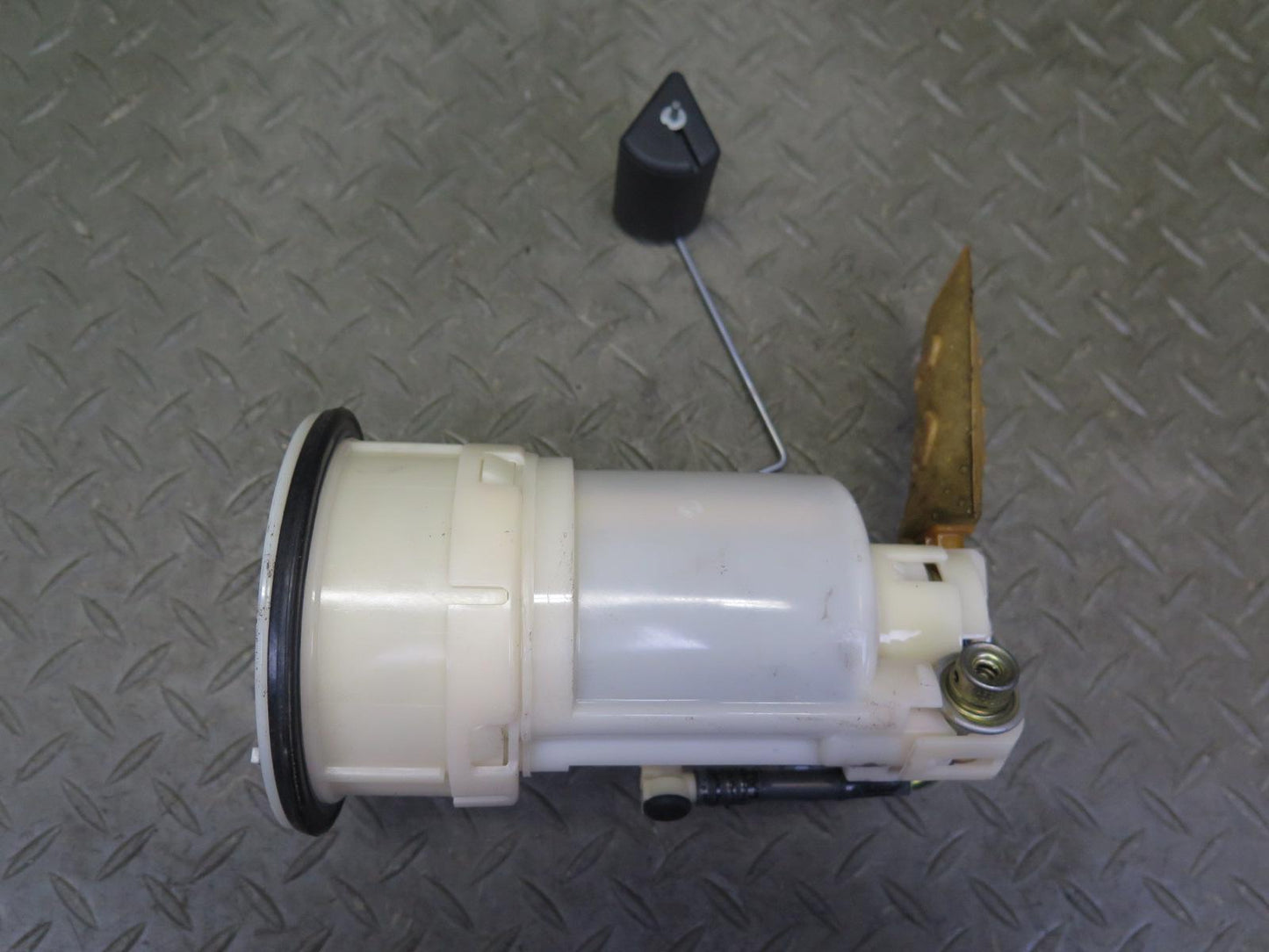 04-06 Lexus UCF30L LS430 Fuel Pump w Level Sensor Sending Unit Set OEM