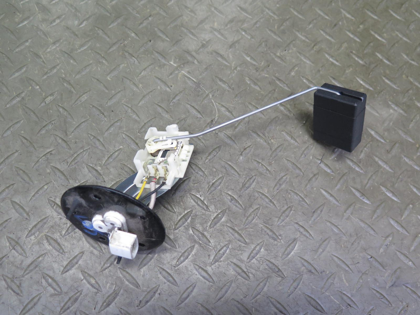 04-06 Lexus UCF30L LS430 Fuel Pump w Level Sensor Sending Unit Set OEM