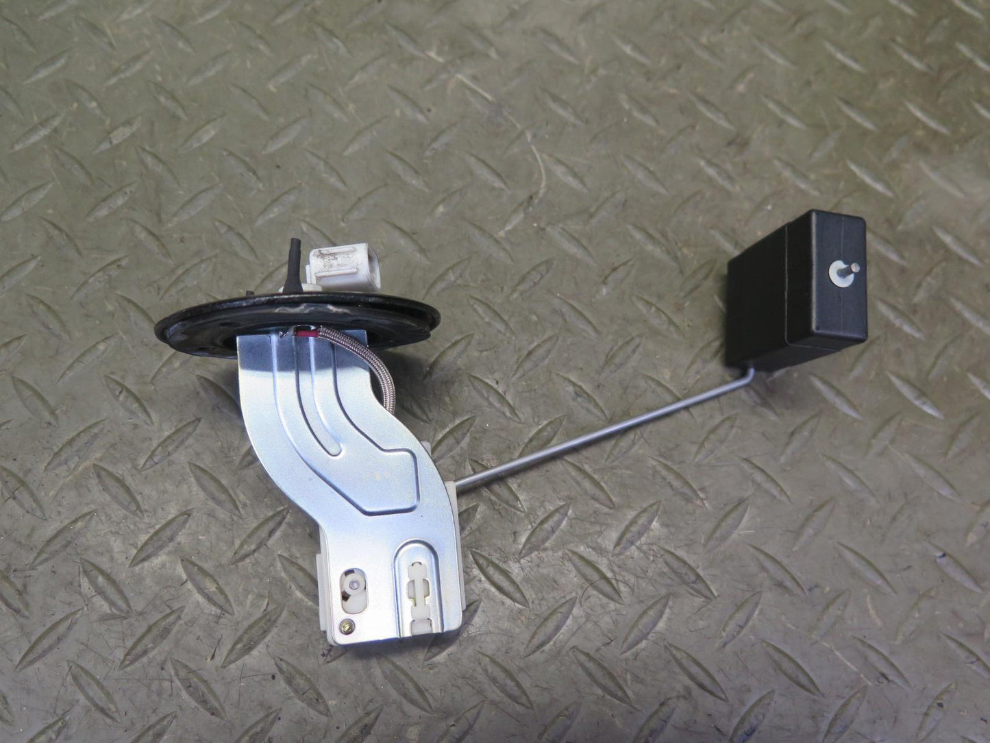 04-06 Lexus UCF30L LS430 Fuel Pump w Level Sensor Sending Unit Set OEM