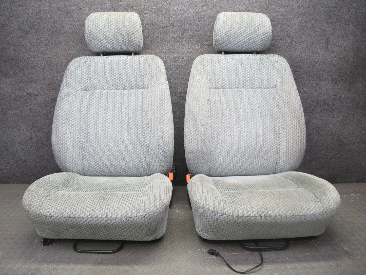 00-03 VW Eurovan T4 Set of 2 Front Left & Right Cloth Seat Gray OEM