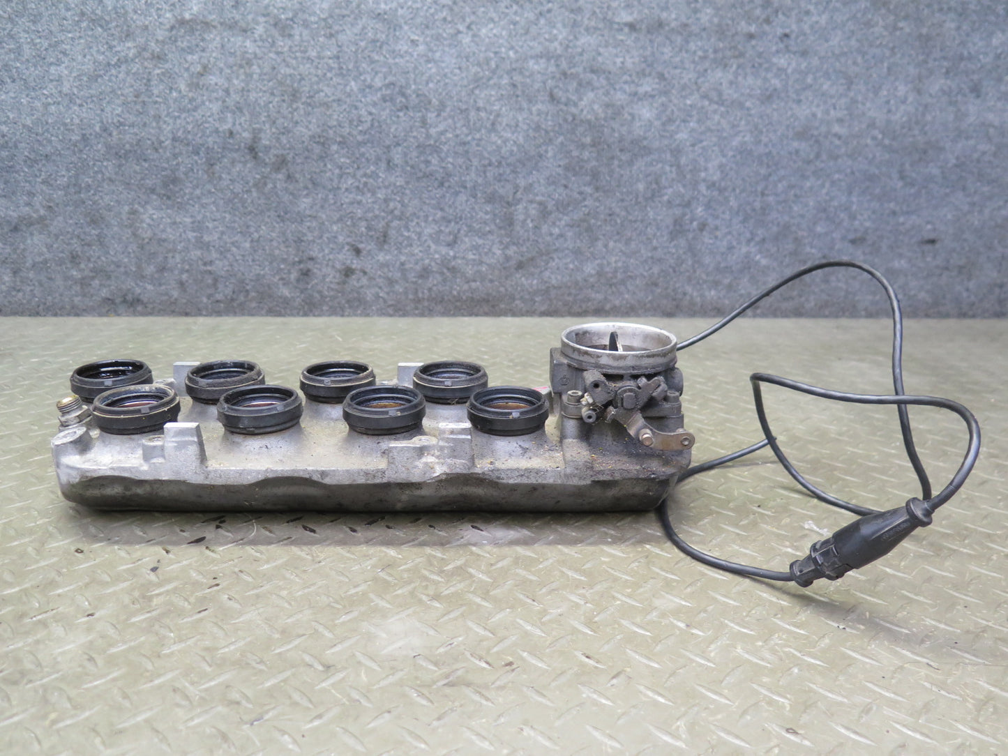 81-85 Mercedes R107 380SL M116 Engine Lower Intake Manifold w Throttle Body OEM