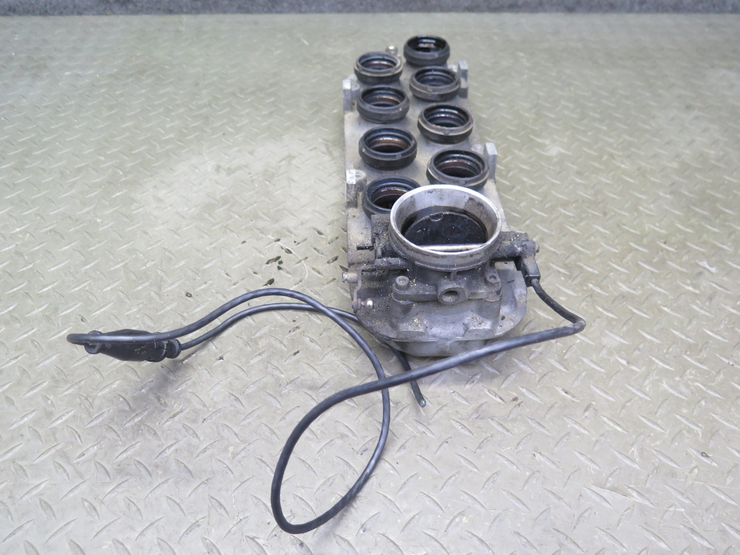 81-85 Mercedes R107 380SL M116 Engine Lower Intake Manifold w Throttle Body OEM