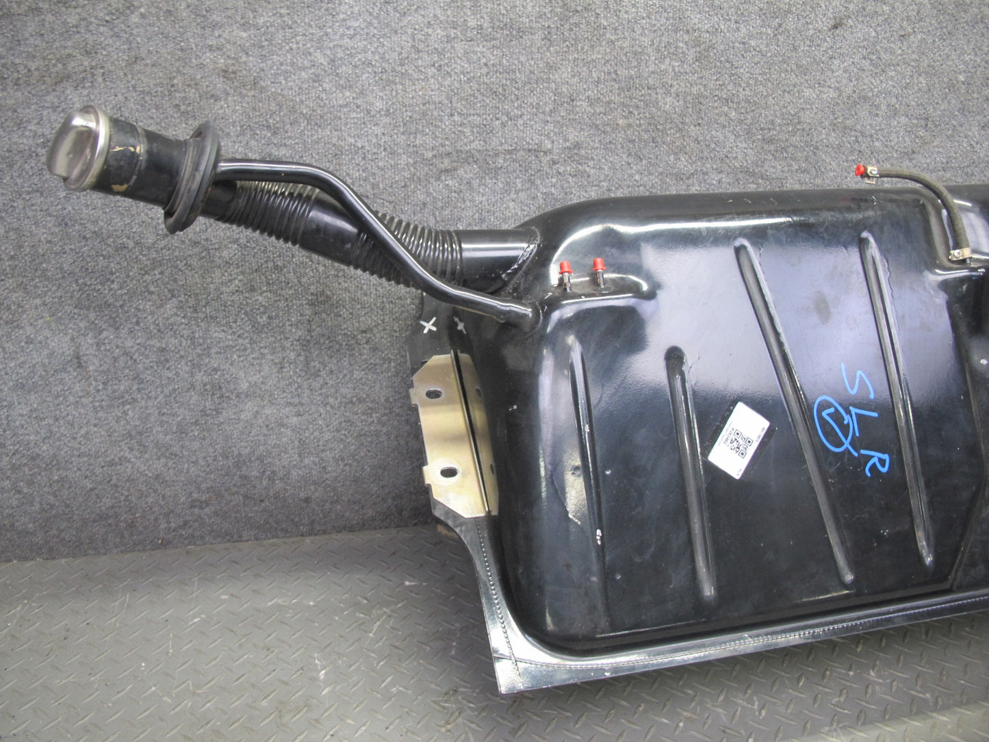 73-85 Mercedes R107 Gas Fuel Tank Assembly w Filler Neck & Cap OEM