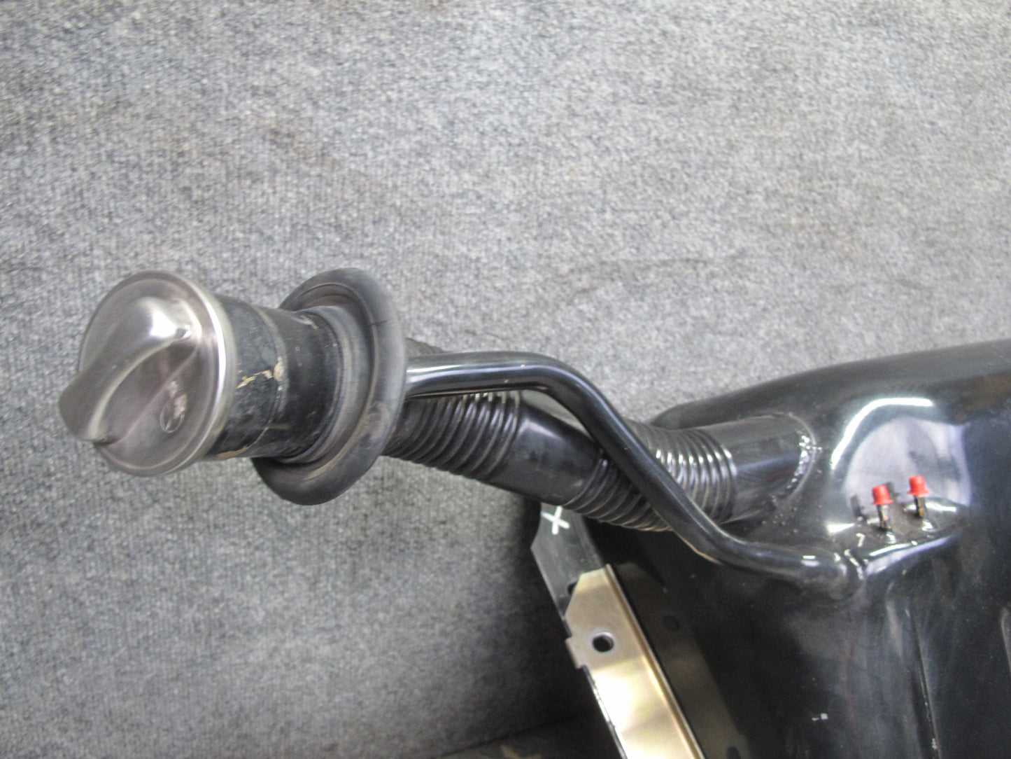 73-85 Mercedes R107 Gas Fuel Tank Assembly w Filler Neck & Cap OEM