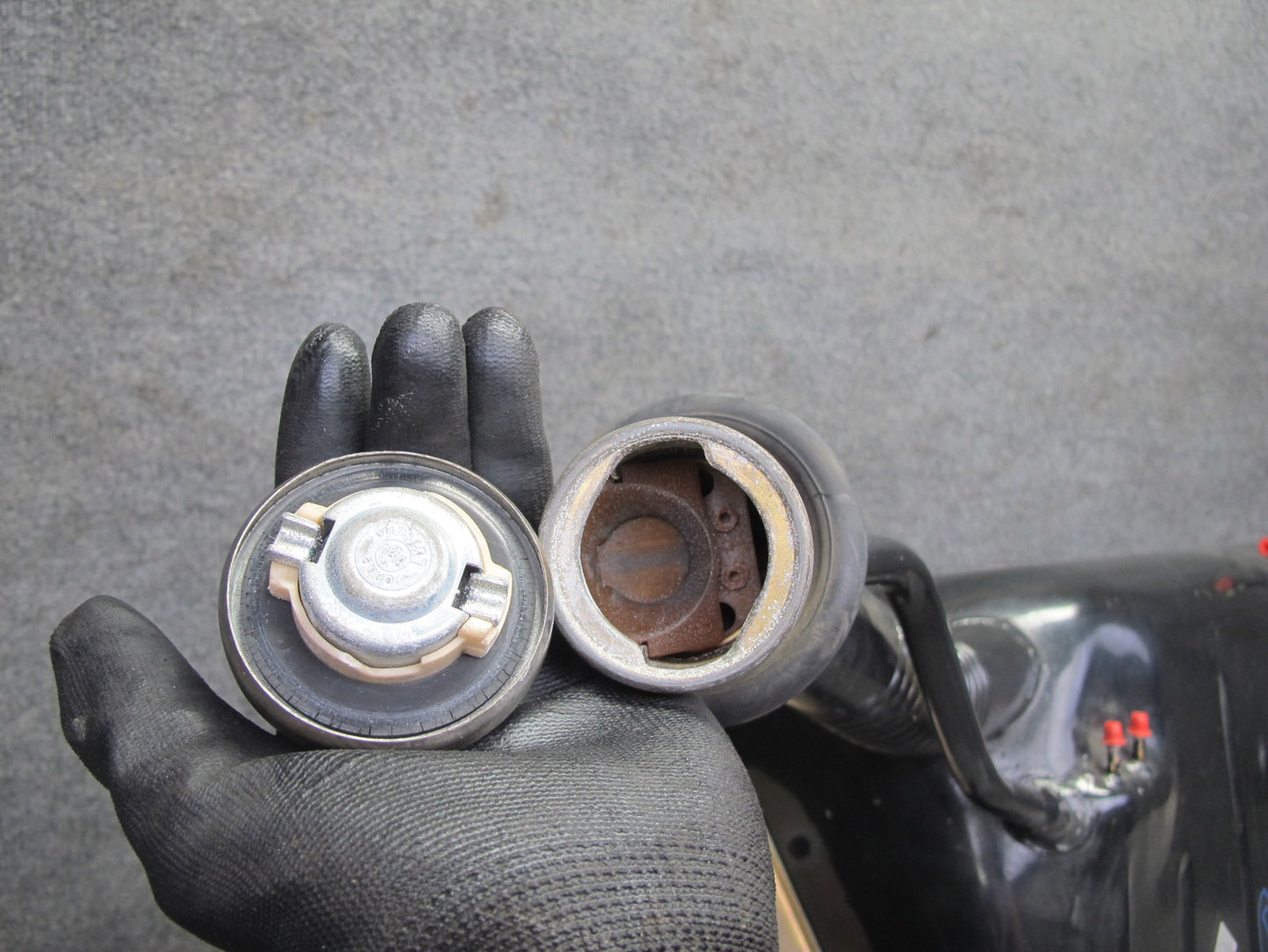 73-85 Mercedes R107 Gas Fuel Tank Assembly w Filler Neck & Cap OEM