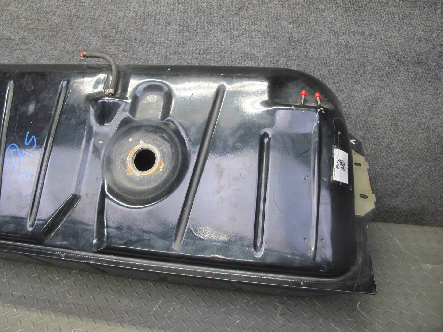 73-85 Mercedes R107 Gas Fuel Tank Assembly w Filler Neck & Cap OEM