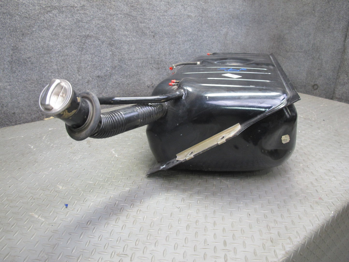 73-85 Mercedes R107 Gas Fuel Tank Assembly w Filler Neck & Cap OEM