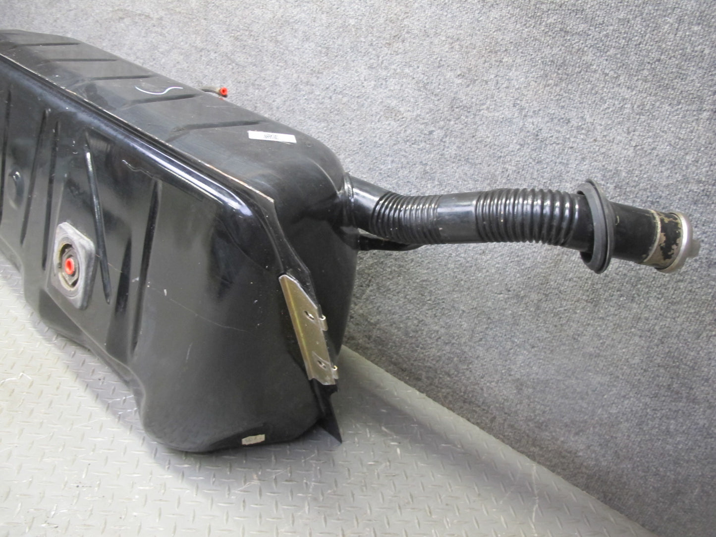 73-85 Mercedes R107 Gas Fuel Tank Assembly w Filler Neck & Cap OEM