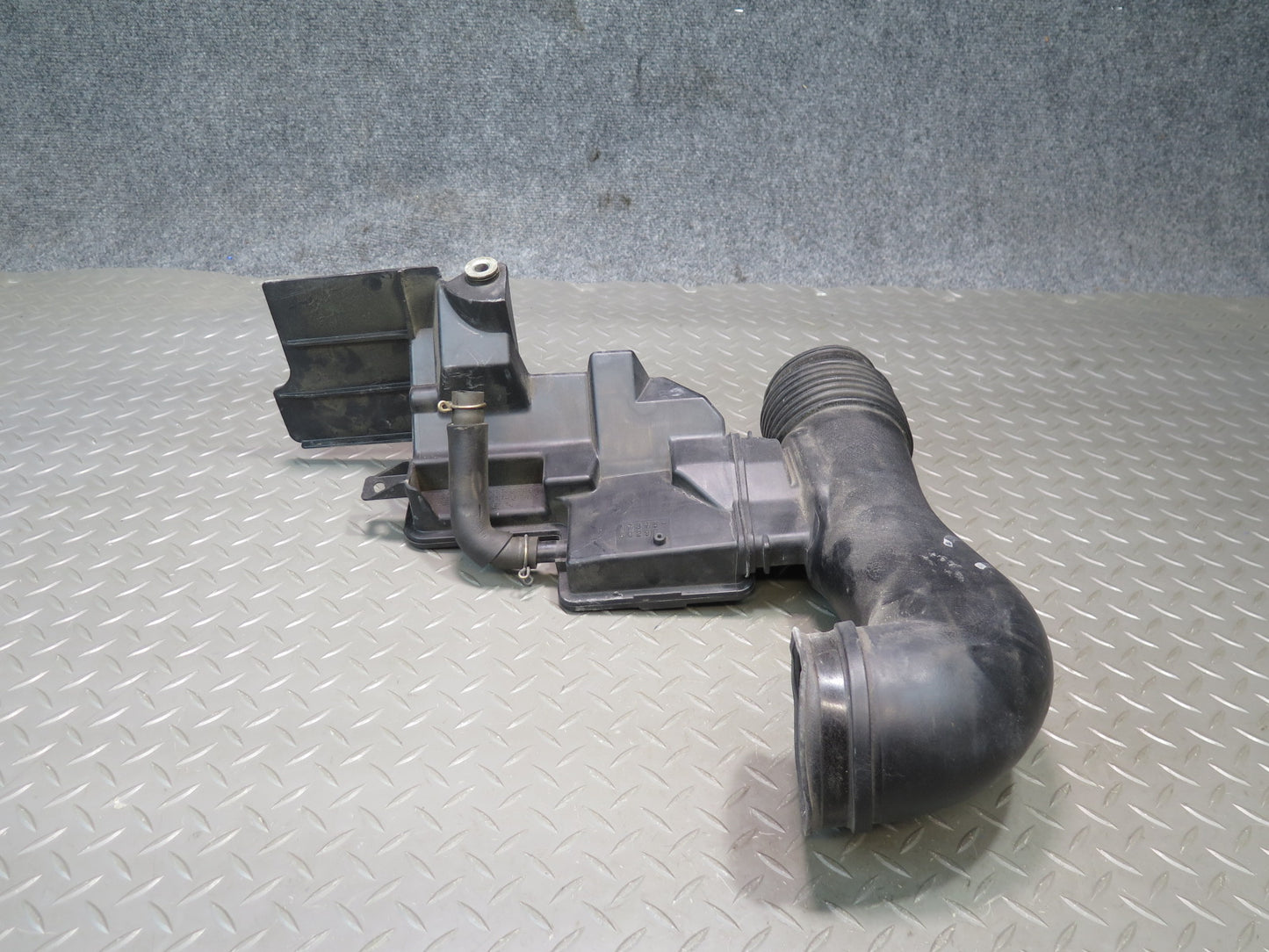 04-06 Lexus UCF30L LS430 Air Intake Cleaner Pipe Hose Resonator 17875-50290 OEM