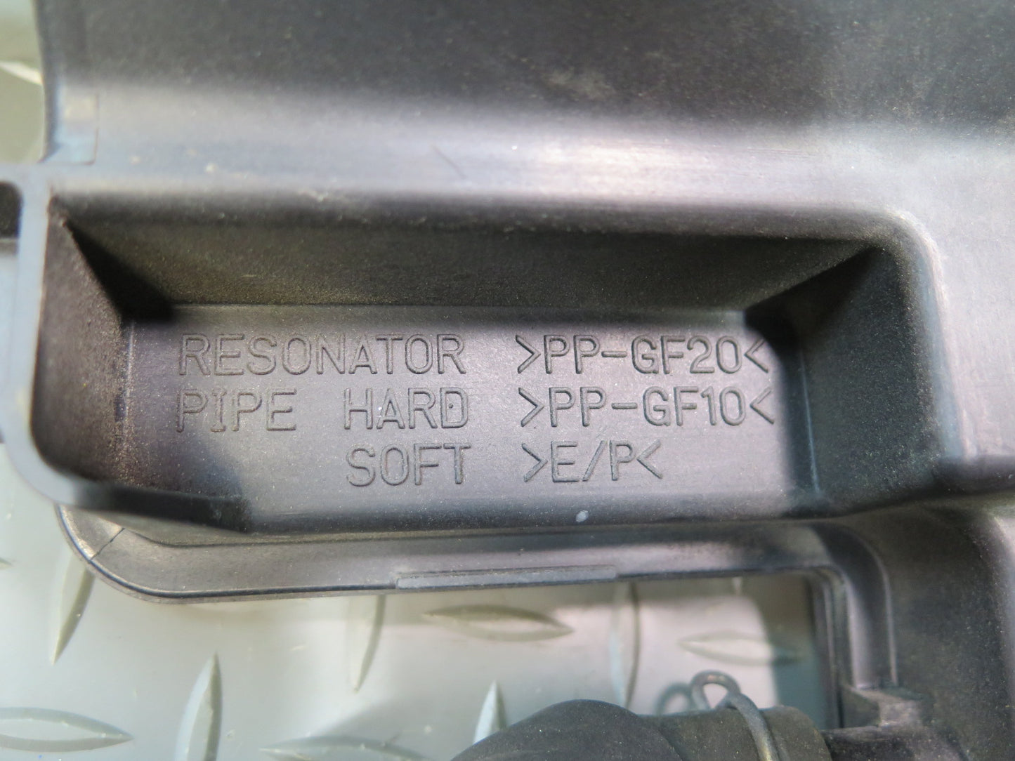 04-06 Lexus UCF30L LS430 Air Intake Cleaner Pipe Hose Resonator 17875-50290 OEM
