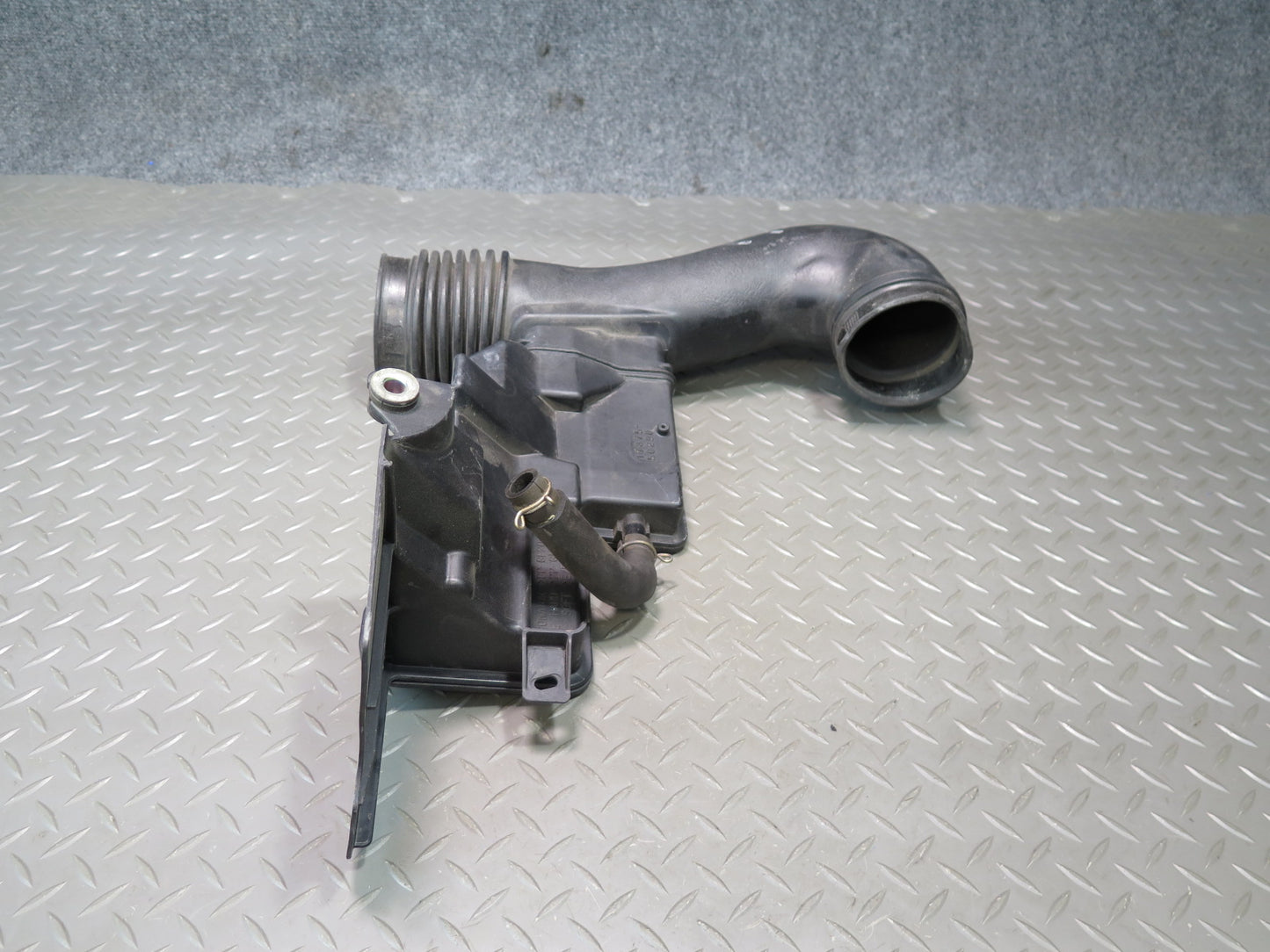 04-06 Lexus UCF30L LS430 Air Intake Cleaner Pipe Hose Resonator 17875-50290 OEM