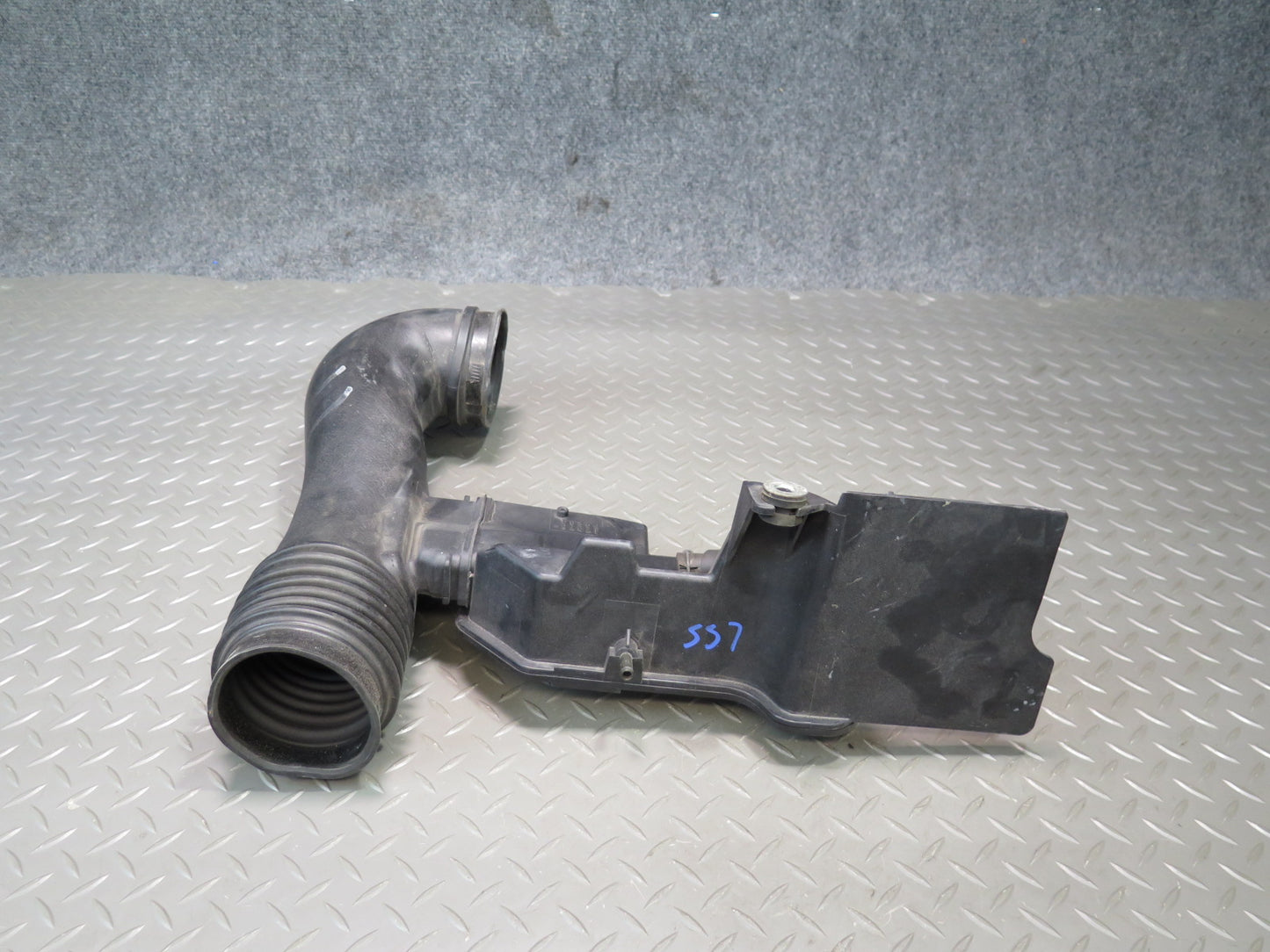 04-06 Lexus UCF30L LS430 Air Intake Cleaner Pipe Hose Resonator 17875-50290 OEM