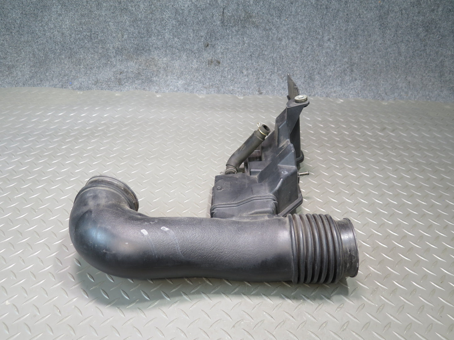 04-06 Lexus UCF30L LS430 Air Intake Cleaner Pipe Hose Resonator 17875-50290 OEM