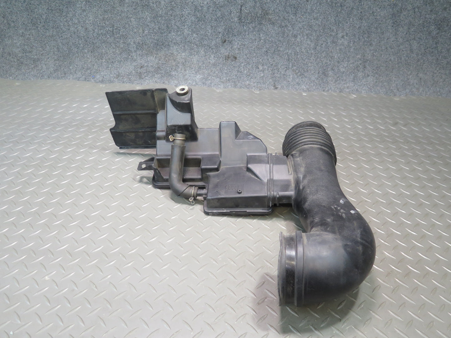 04-06 Lexus UCF30L LS430 Air Intake Cleaner Pipe Hose Resonator 17875-50290 OEM