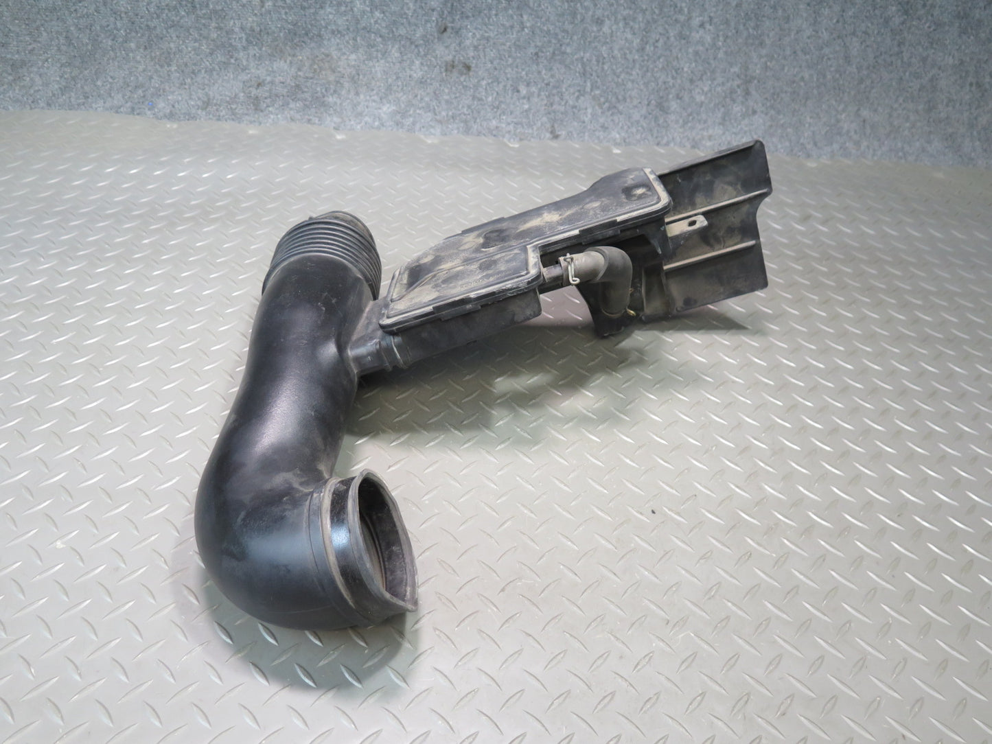 04-06 Lexus UCF30L LS430 Air Intake Cleaner Pipe Hose Resonator 17875-50290 OEM