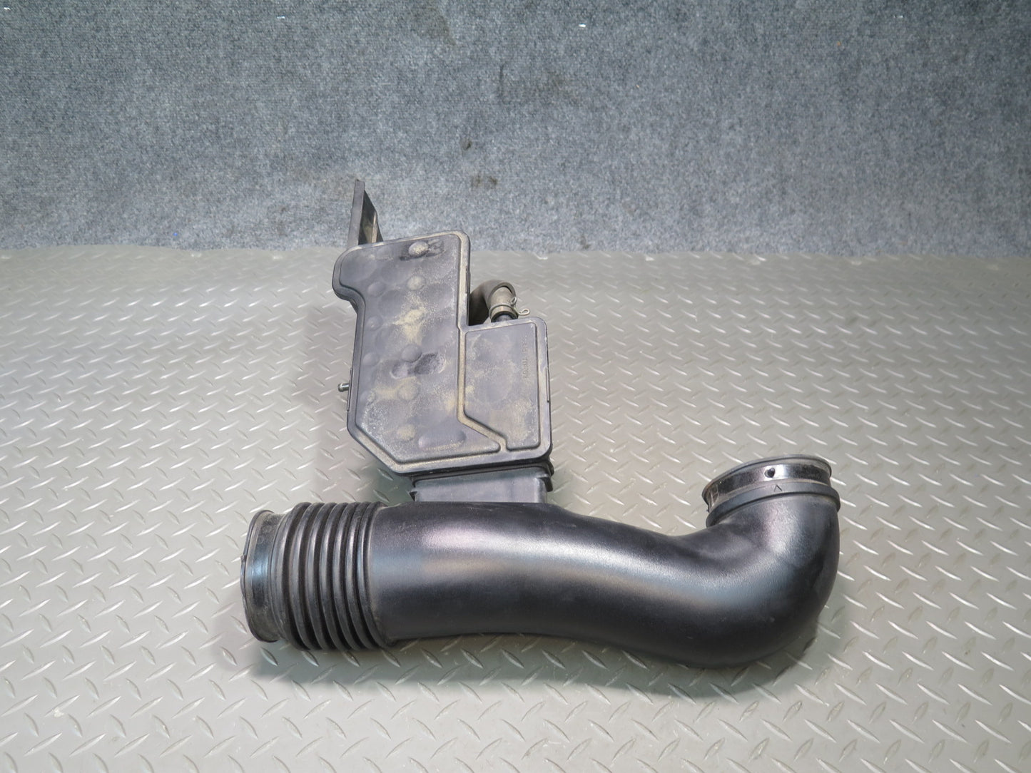 04-06 Lexus UCF30L LS430 Air Intake Cleaner Pipe Hose Resonator 17875-50290 OEM