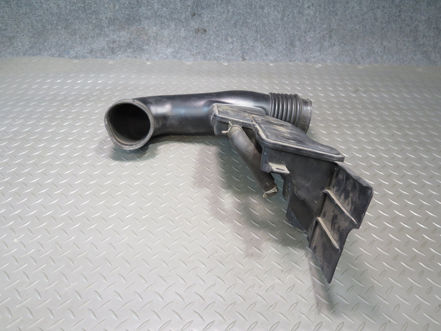 04-06 Lexus UCF30L LS430 Air Intake Cleaner Pipe Hose Resonator 17875-50290 OEM