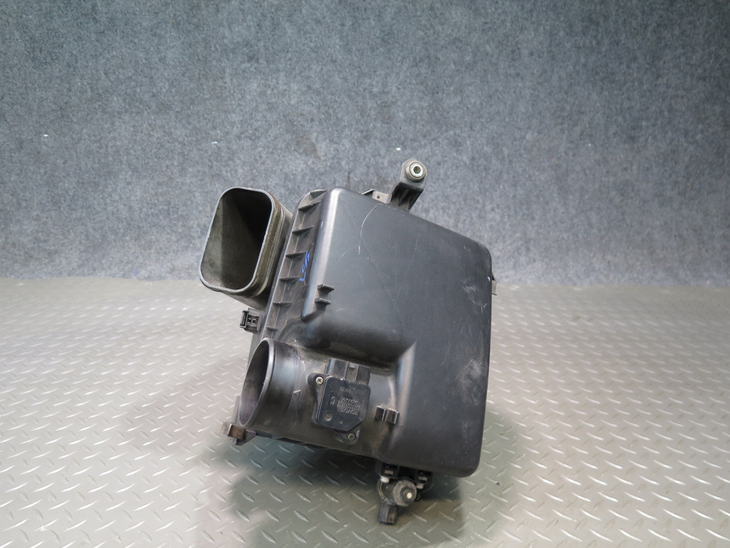 04-06 Lexus UCF30L LS430 Air Intake Cleaner Filter Box w MAF & Vacuum Switch OEM