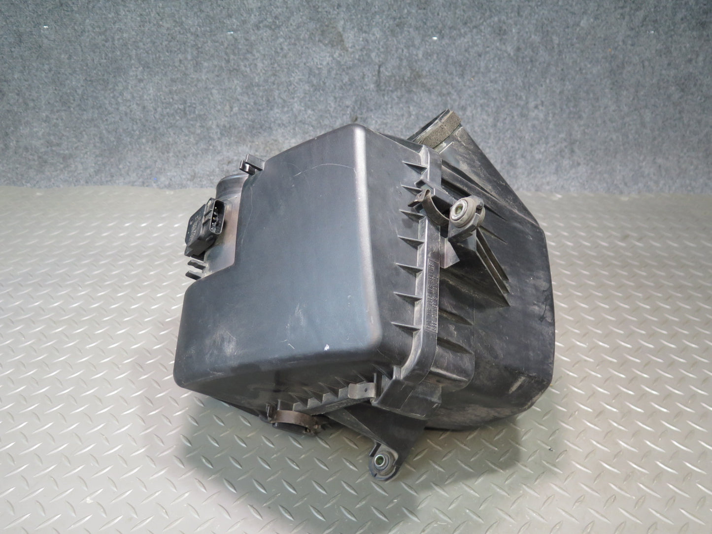 04-06 Lexus UCF30L LS430 Air Intake Cleaner Filter Box w MAF & Vacuum Switch OEM