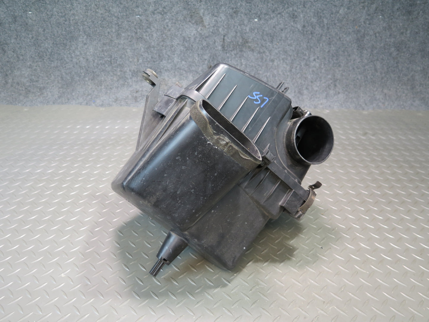 04-06 Lexus UCF30L LS430 Air Intake Cleaner Filter Box w MAF & Vacuum Switch OEM