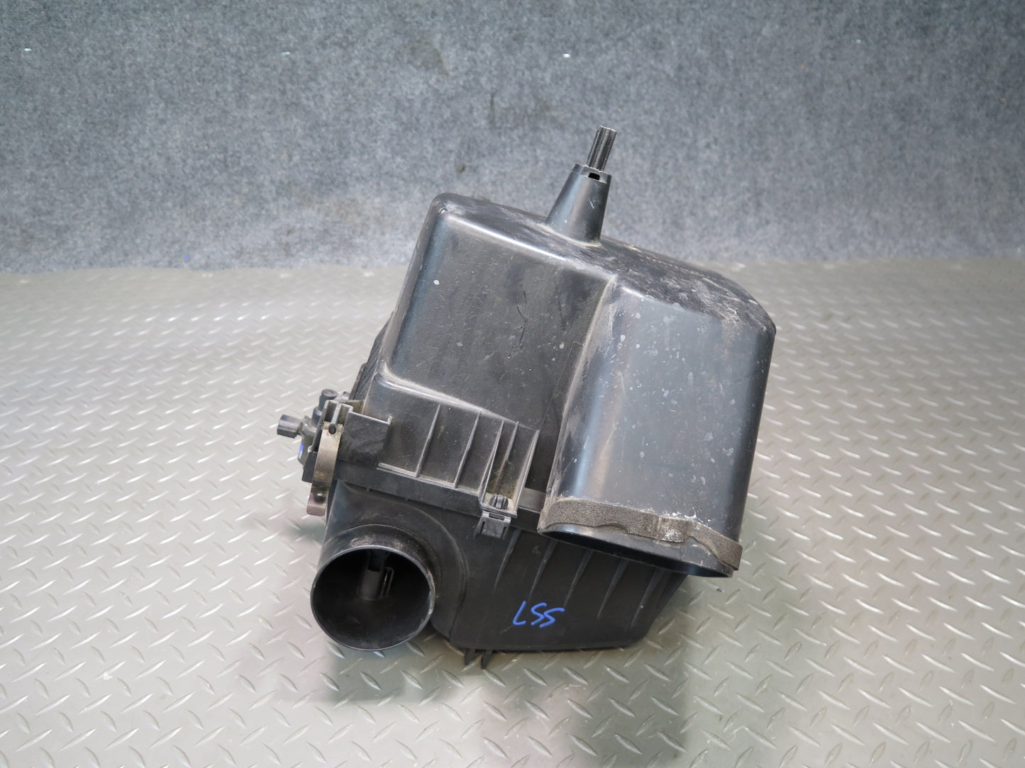 04-06 Lexus UCF30L LS430 Air Intake Cleaner Filter Box w MAF & Vacuum Switch OEM