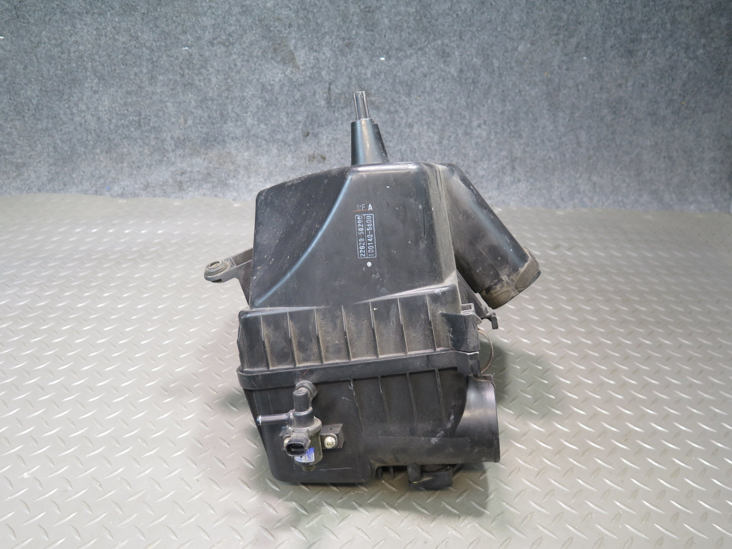 04-06 Lexus UCF30L LS430 Air Intake Cleaner Filter Box w MAF & Vacuum Switch OEM