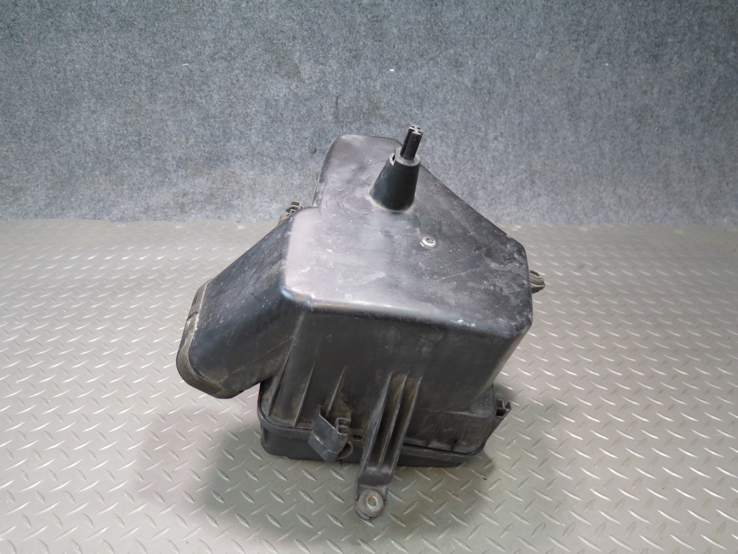 04-06 Lexus UCF30L LS430 Air Intake Cleaner Filter Box w MAF & Vacuum Switch OEM