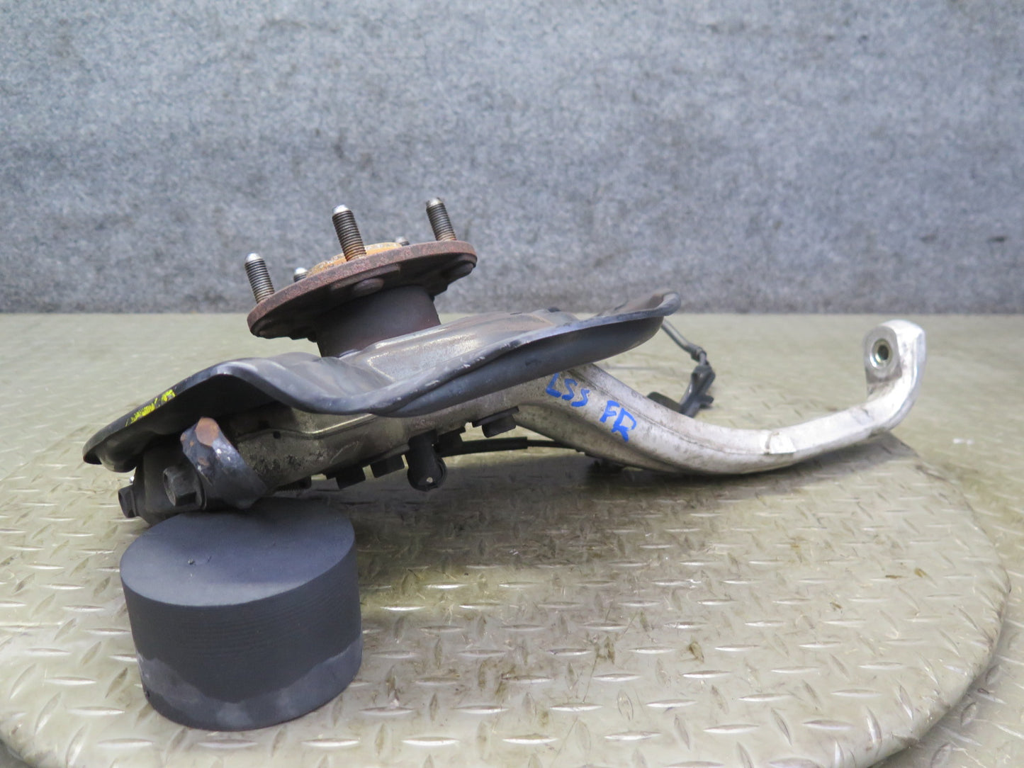 01-06 Lexus LS430 UCF30L RWD Front Right Spindle Knuckle Wheel Hub Bearing OEM