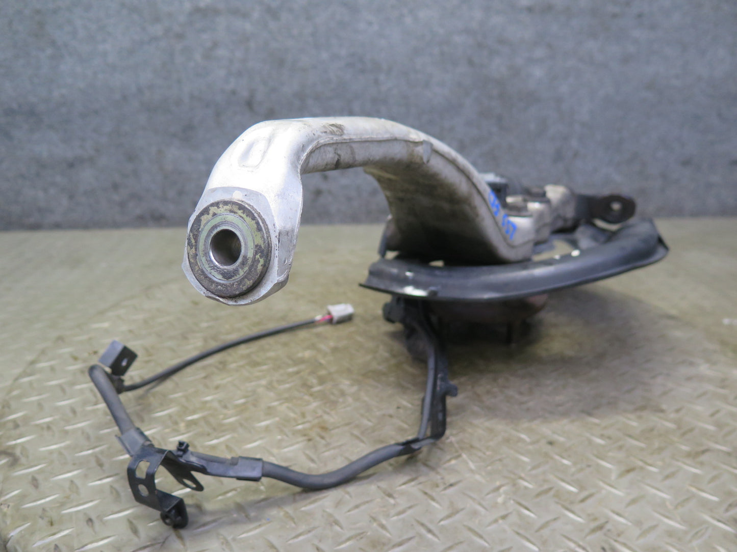01-06 Lexus LS430 UCF30L RWD Front Right Spindle Knuckle Wheel Hub Bearing OEM