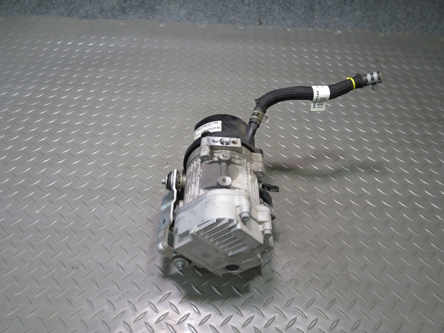 18-19 Jeep Wrangler JL Power Steering Pump Motor 68247930AF OEM