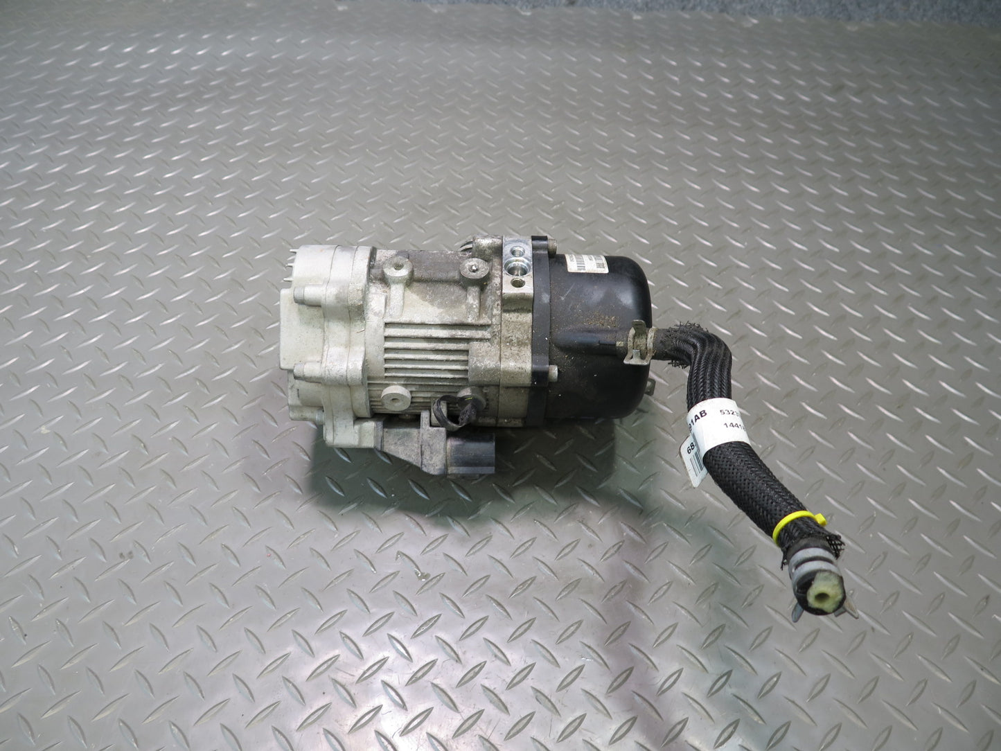 18-19 Jeep Wrangler JL Power Steering Pump Motor 68247930AF OEM