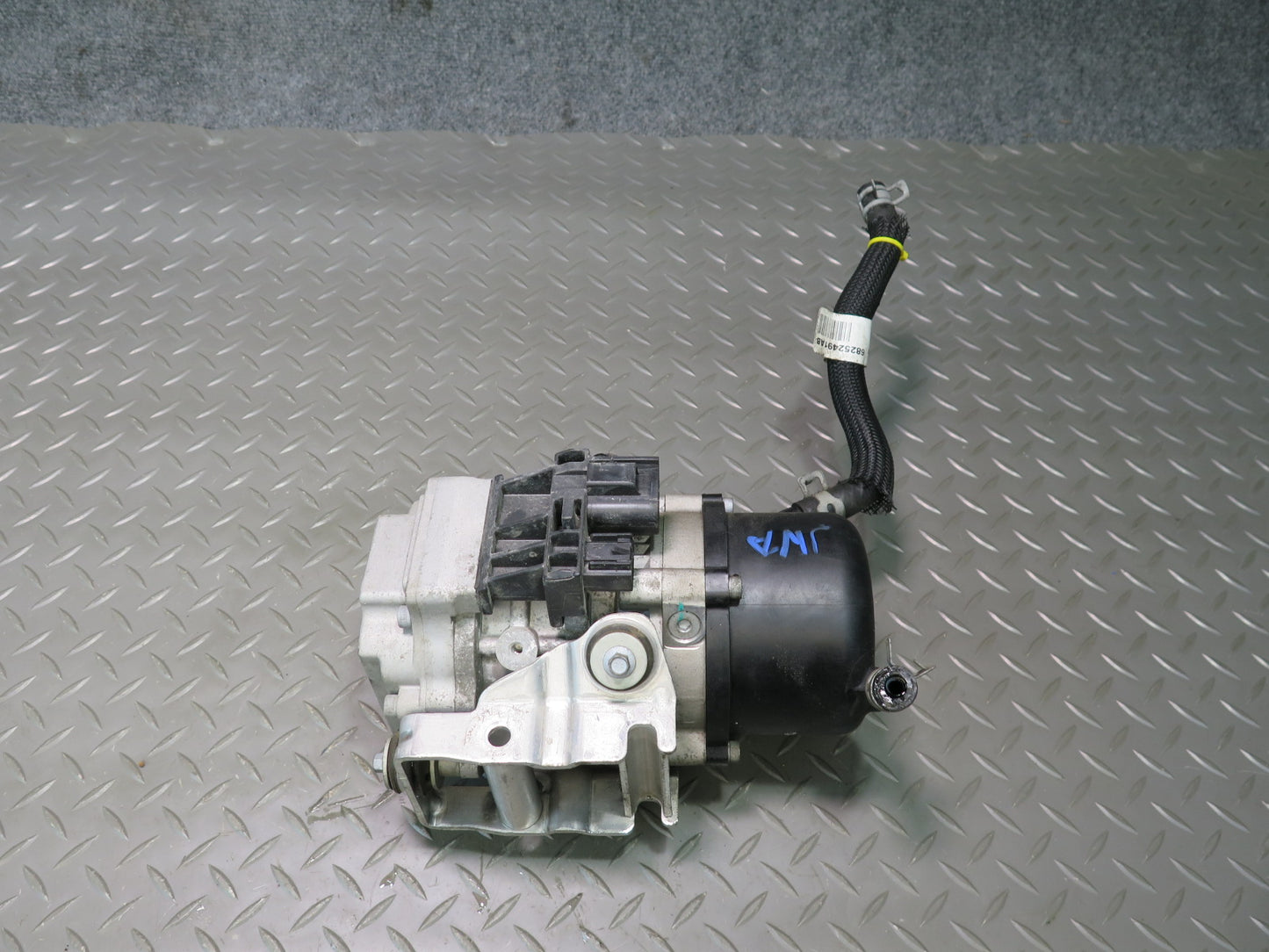 18-19 Jeep Wrangler JL Power Steering Pump Motor 68247930AF OEM