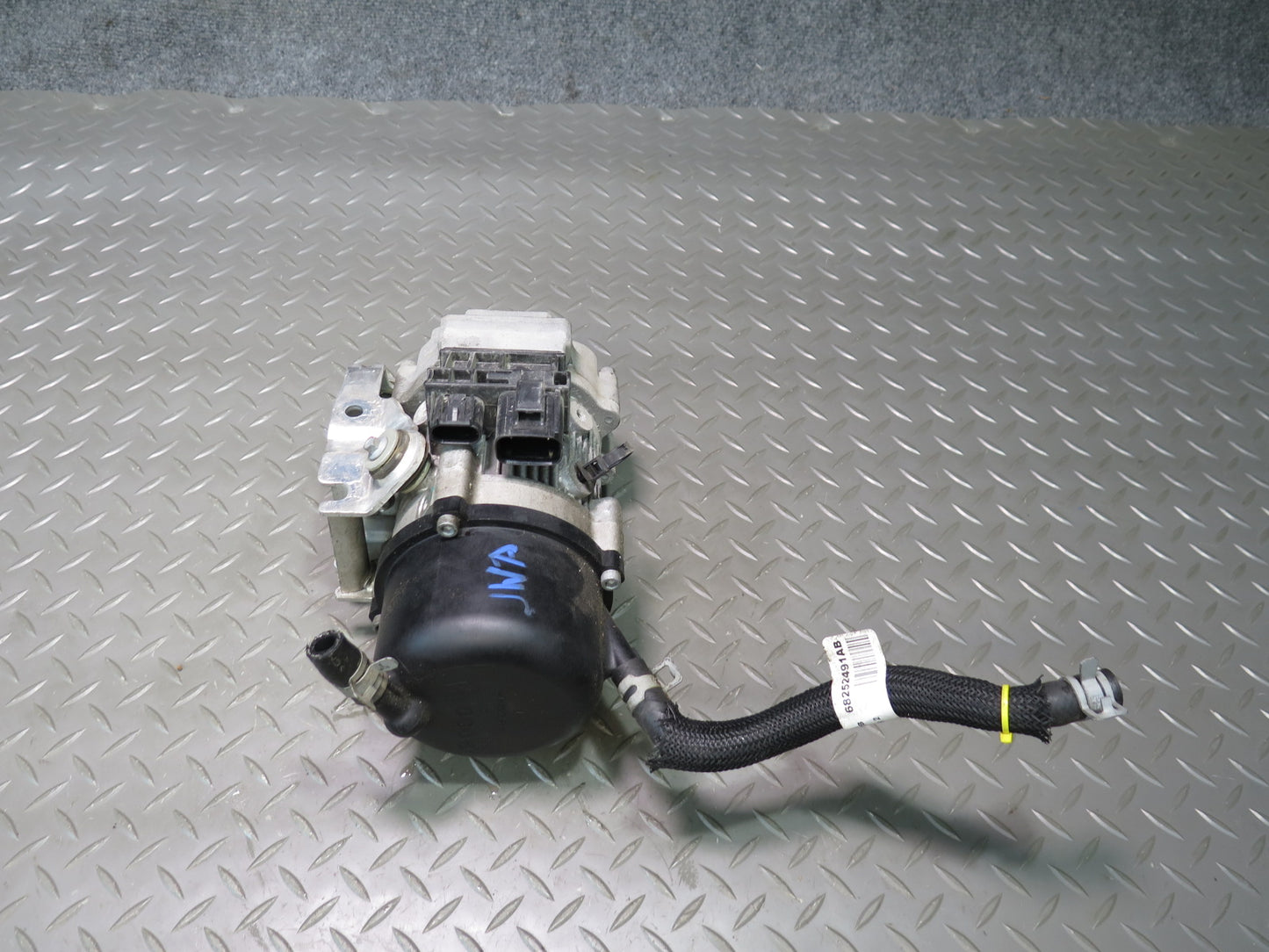18-19 Jeep Wrangler JL Power Steering Pump Motor 68247930AF OEM