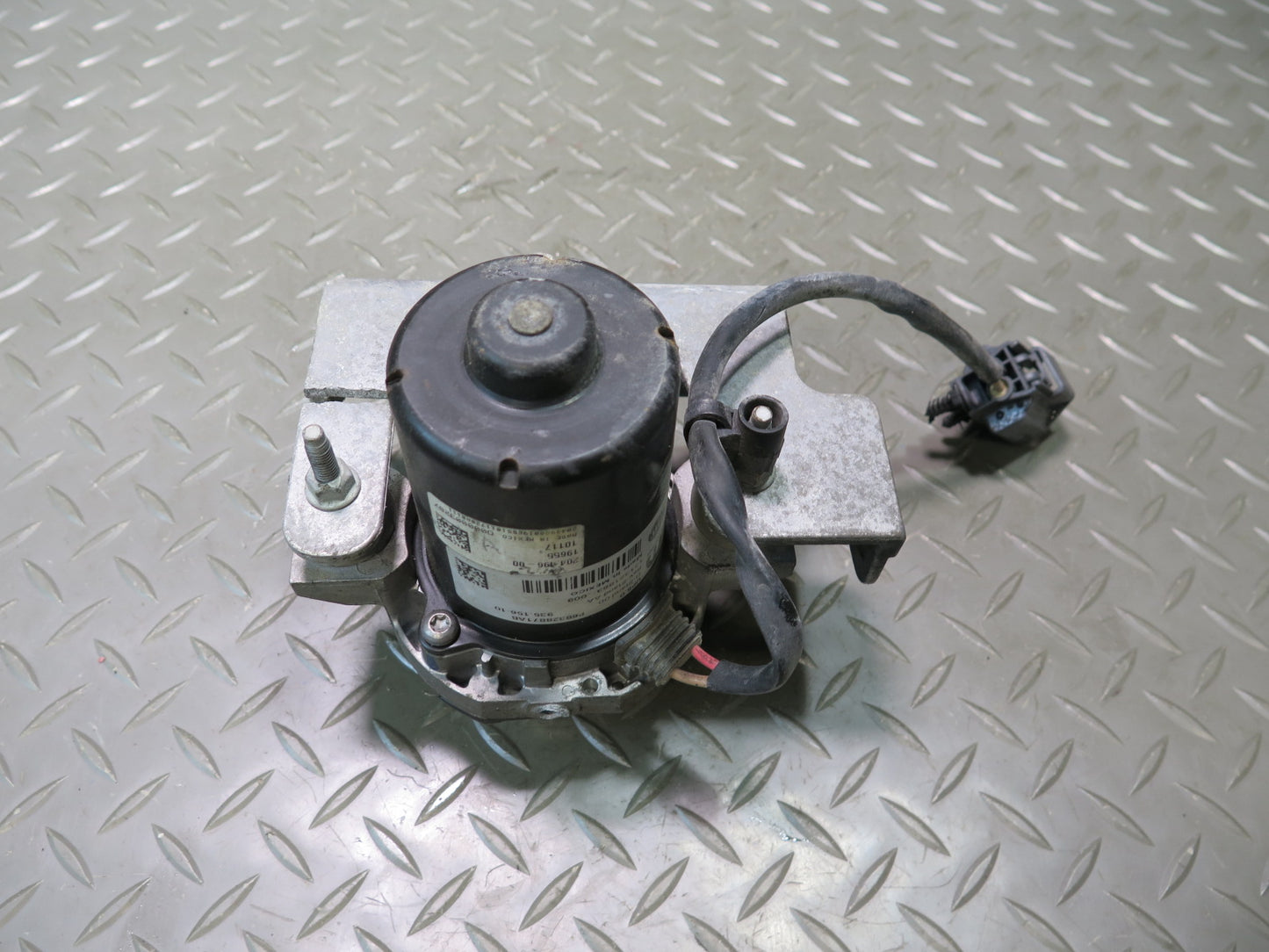 18-26 Jeep Wrangler JL Air Vacuum Pump 68328871AB OEM